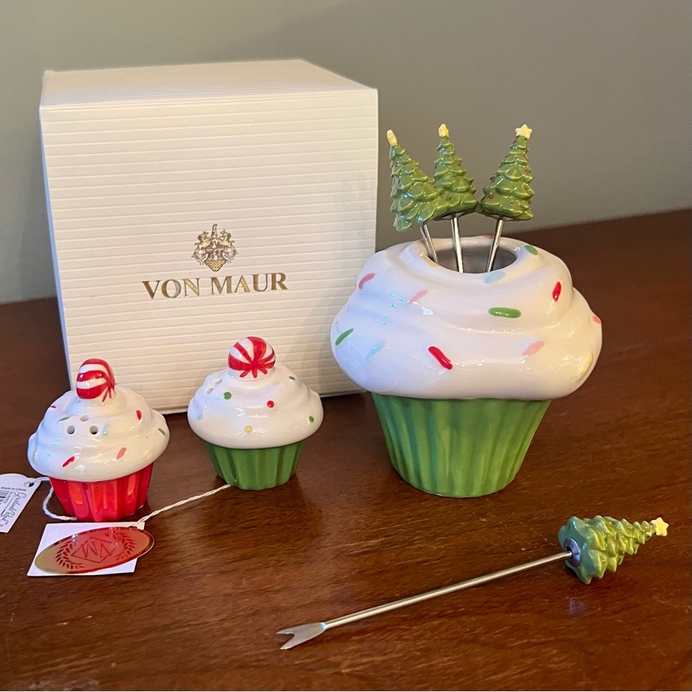 Holiday cupcake appetizer picks with holder and S&P shakers